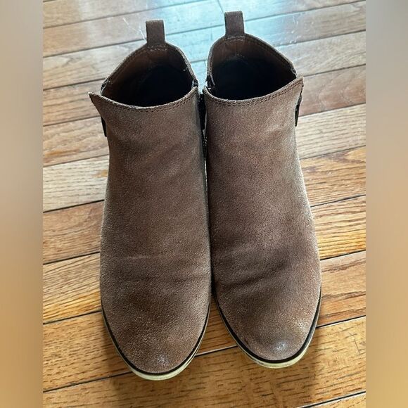 Lucky Brand Basel Suede Flat Bootie in light brown - Picture 3 of 15